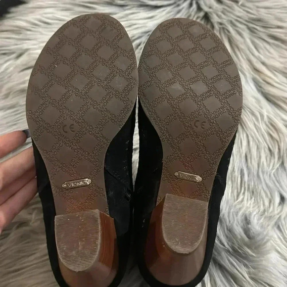 VIONIC Chryssa Peep Toe Booties Boots Black Suede Size 7 EUC Fall Shoes Comfy - Picture 6 of 10